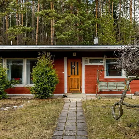 Cozy And Spacious Row House *