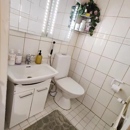 Cozy And Spacious Row House Дом отдыха *