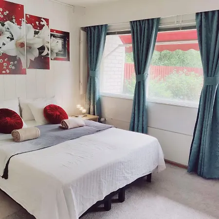 Cozy And Spacious Row House Турку