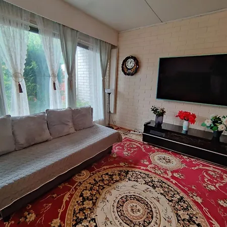 Cozy And Spacious Row House *