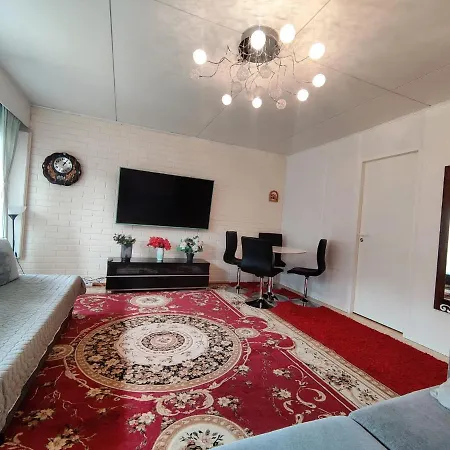 Cozy And Spacious Row House Σπίτι διακοπών